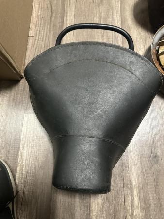 This is a depiction of a vespa 50’s seat