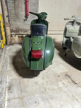 This is a depiction of a 1977 vespa t.s (jungla verde)