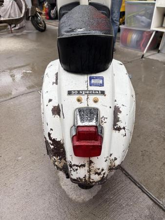 This is a snapshot of a 1978 vespa 50 special w/ 135 malissa engine