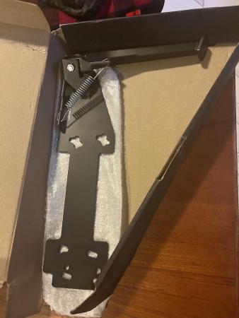 This is a visual of a sold p-series side stand