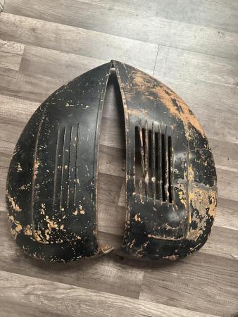 This is a representation of a vespa rally 180 cowls