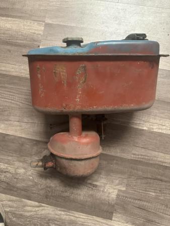 This is a pictorial representation of a vespa rally200 gas tank