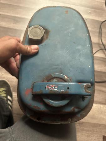 This is a snapshot of a vespa rally200 gas tank