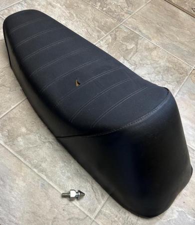 This is a pictorial representation of a vespa smallframe seat